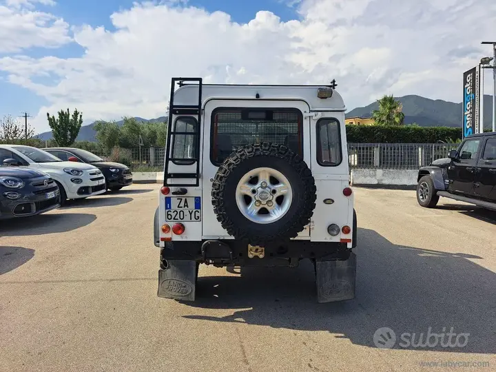 Land Rover Defender 2006 photo 4