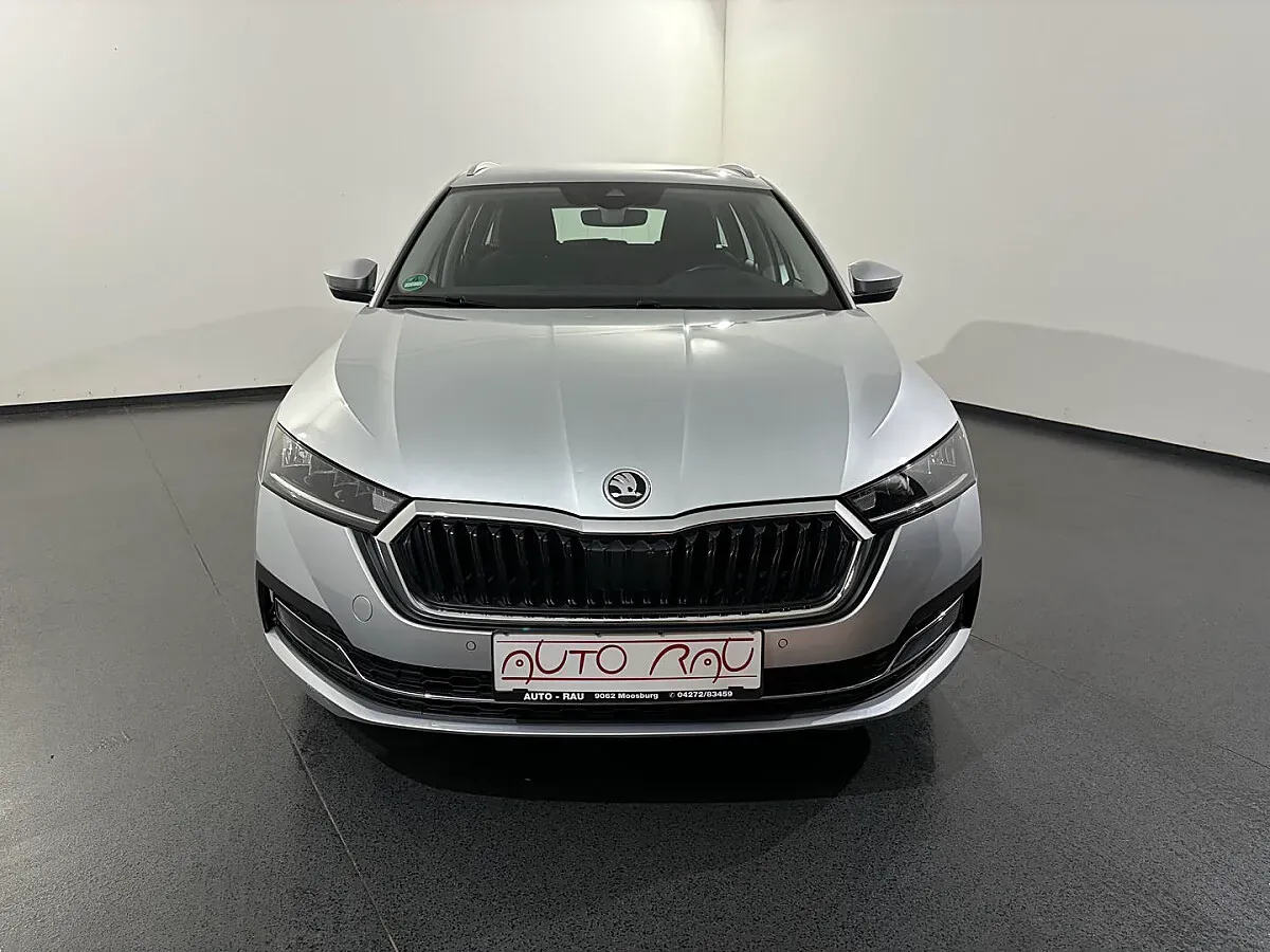 Skoda Octavia 2023 photo 2
