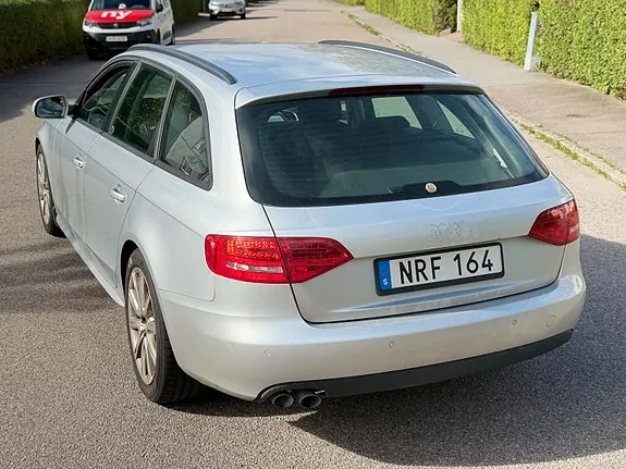Audi A4 2011 photo 4