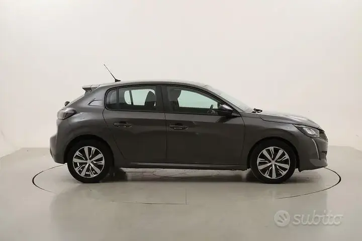 Peugeot 208 2023 photo 3