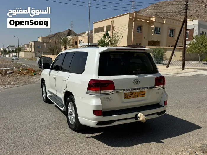 Toyota Land Cruiser 2017 photo 2