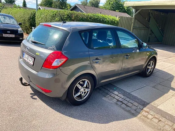 Kia Ceed 2011 photo 5