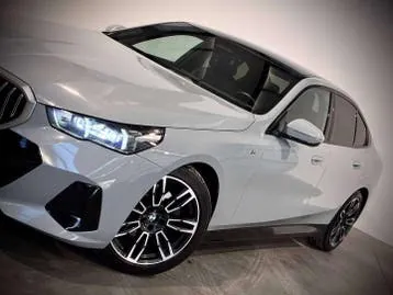 BMW 5 Series 2024 photo 3