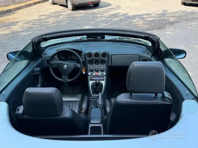 Alfa Romeo Spider 2003 photo 4
