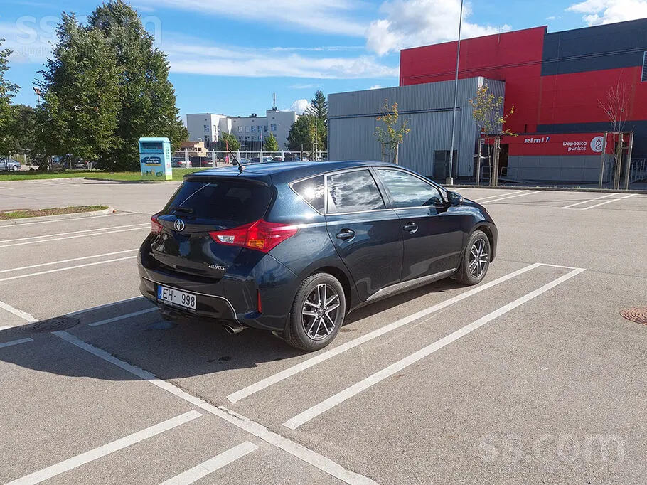 Toyota Auris 2014 photo 3