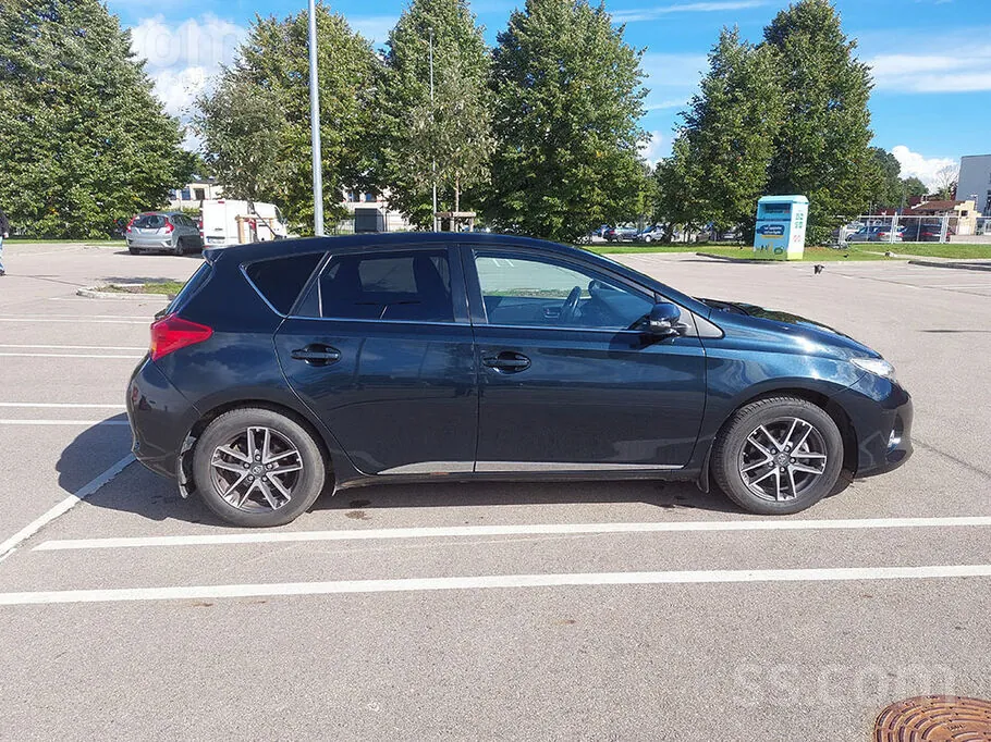 Toyota Auris 2014 photo 2