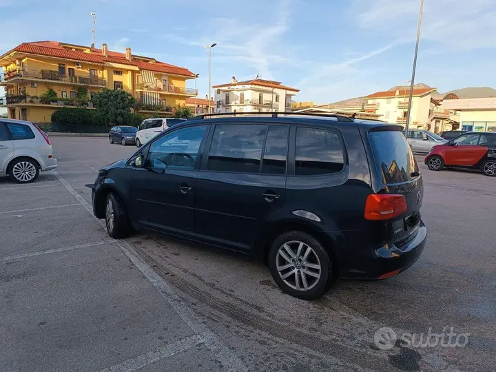 Volkswagen Touran 2011 photo 4