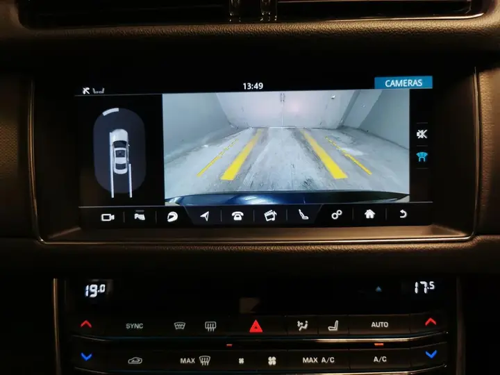 Jaguar Xf 2017 photo 5