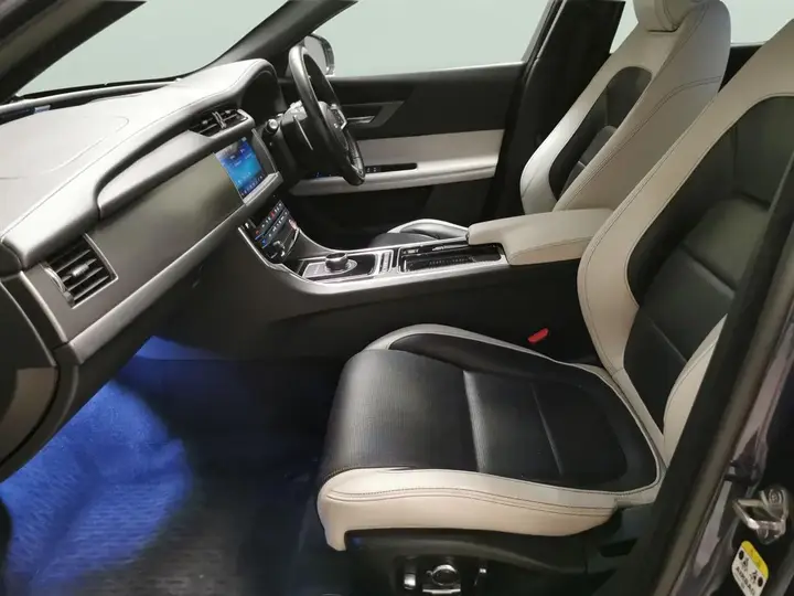 Jaguar Xf 2017 photo 4