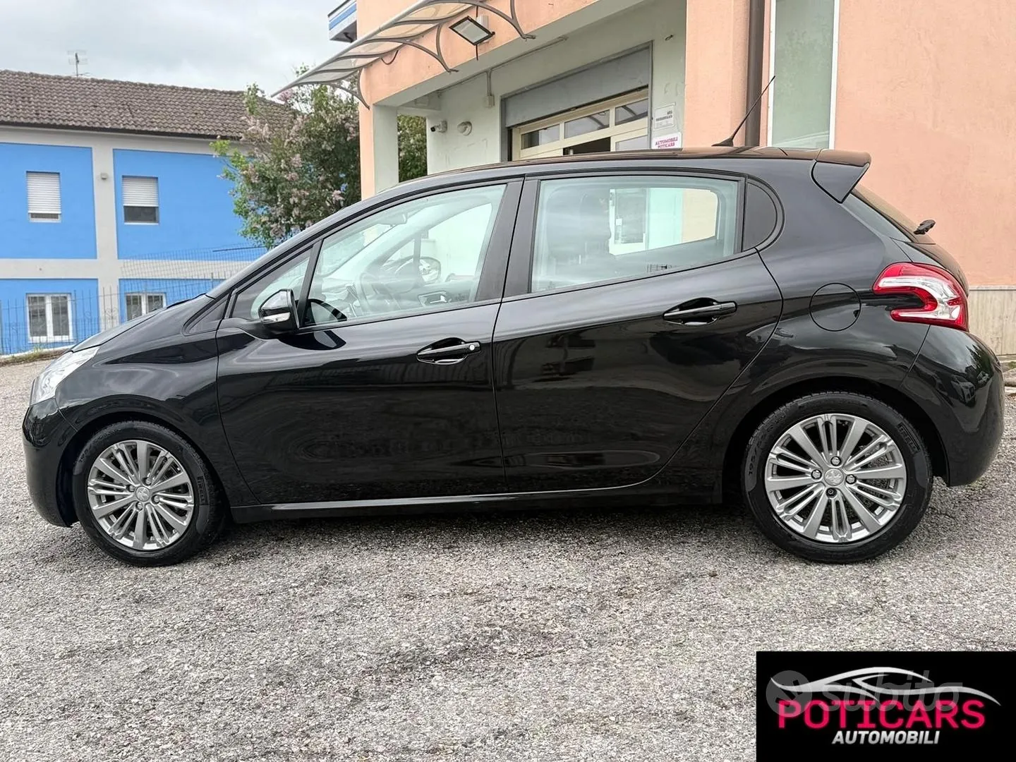 Peugeot 208 2012 photo 2