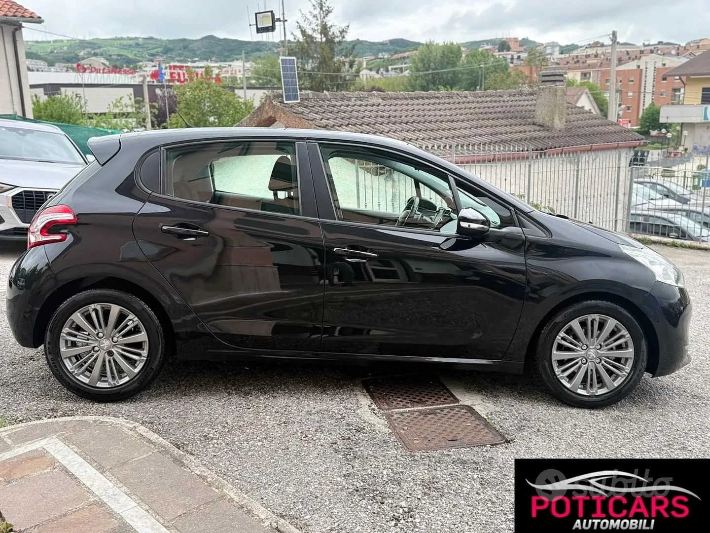 Peugeot 208 2012 photo 3