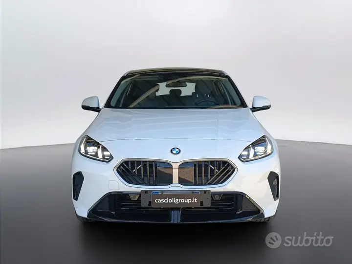 BMW 1 Series 2025 photo 2