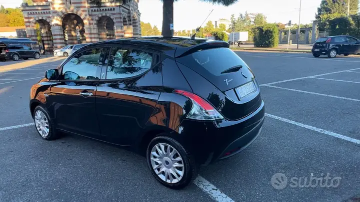 Lancia Ypsilon 2012 photo 2