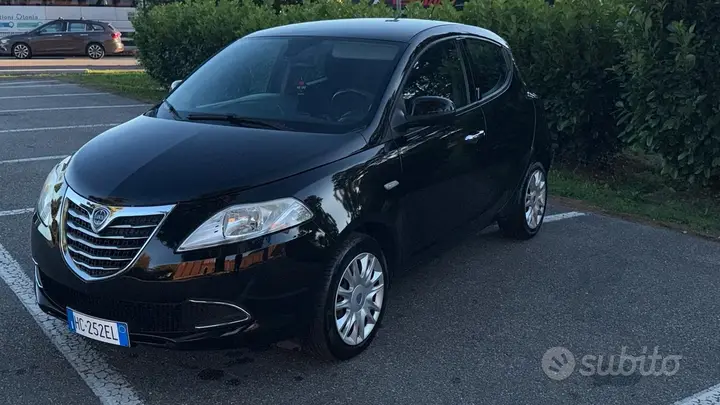 Lancia Ypsilon