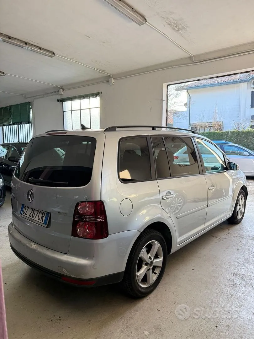 Volkswagen Touran 2009 photo 4