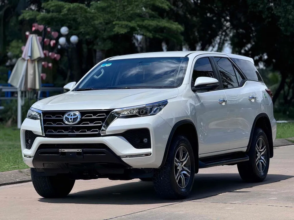 Toyota Fortuner 2025 photo 2