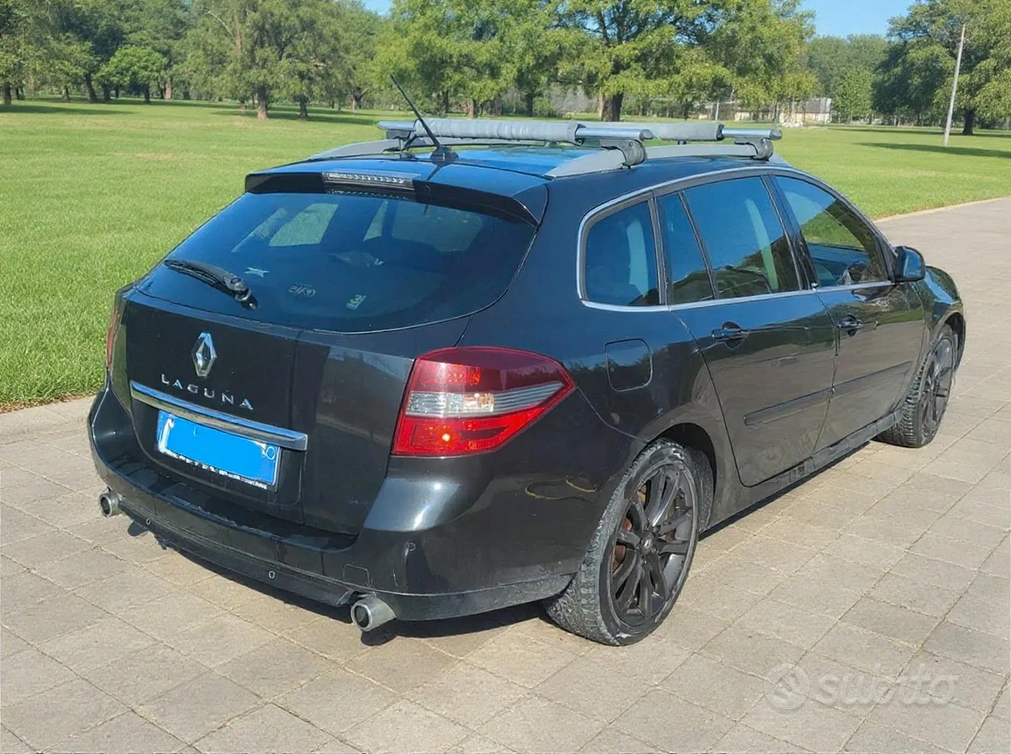 Renault Laguna 2011 photo 3