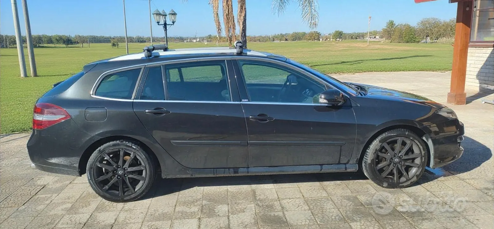 Renault Laguna 2011 photo 2