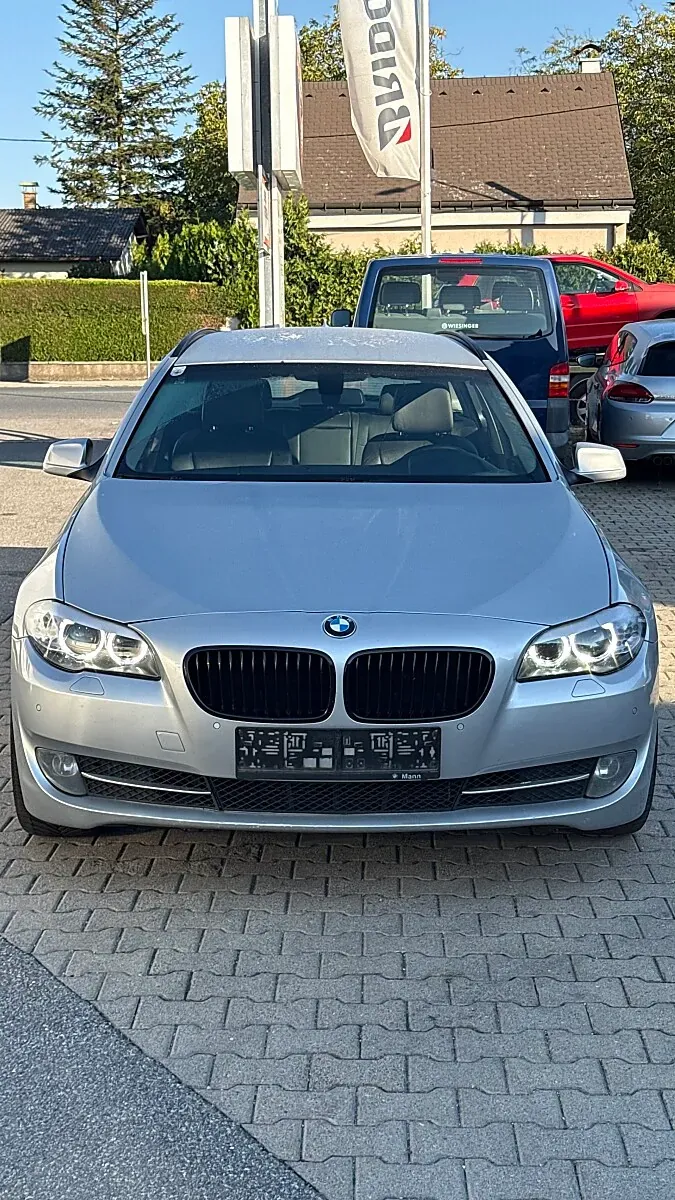 BMW 5 Series 2012 photo 2