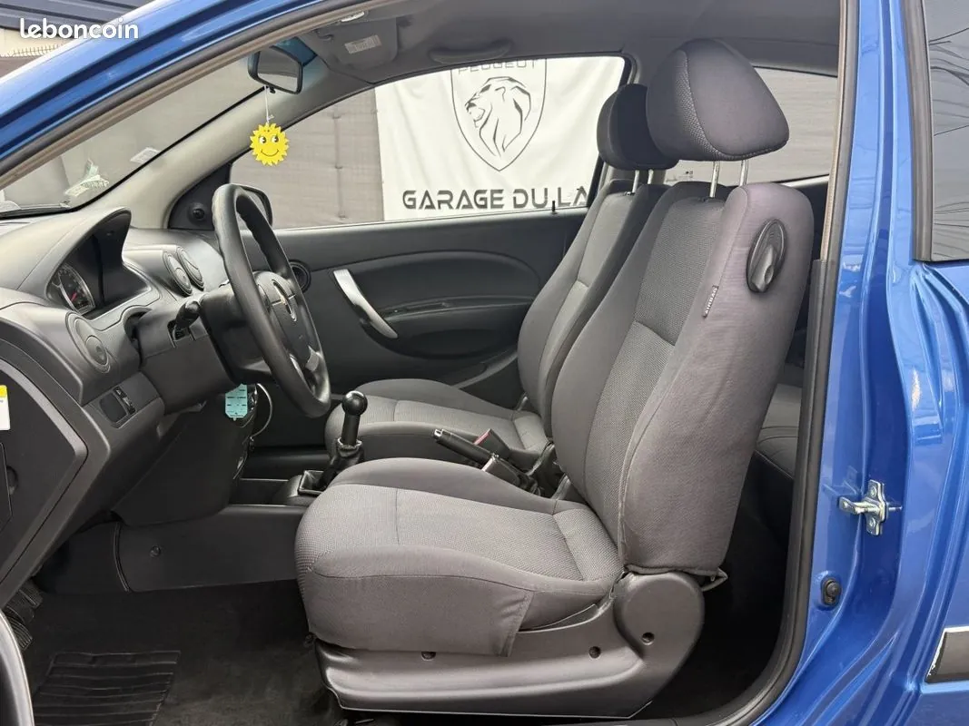 Chevrolet Aveo 2010 photo 2
