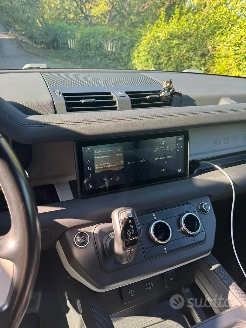 Land Rover Defender 2021 photo 3