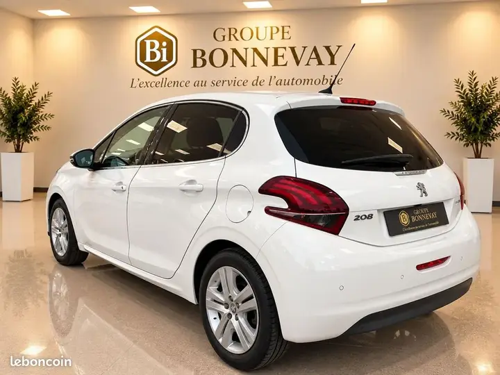 Peugeot 208 2019 photo 3