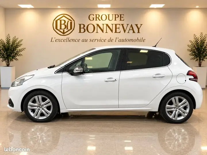 Peugeot 208 2019 photo 2