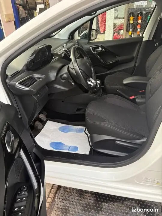 Peugeot 208 2019 photo 5