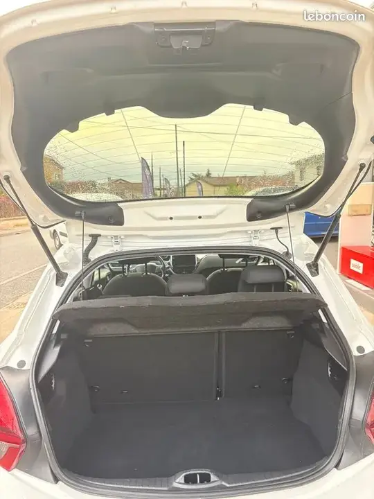 Peugeot 208 2019 photo 4