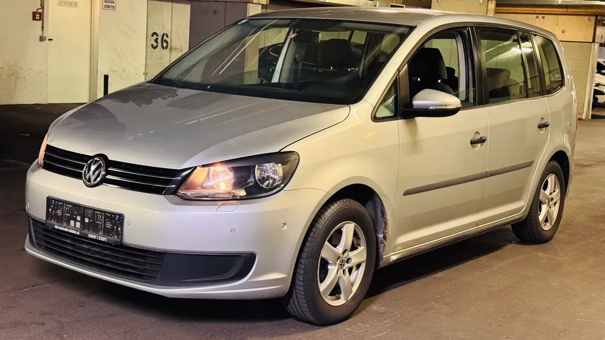 Volkswagen Touran 2011 photo 3
