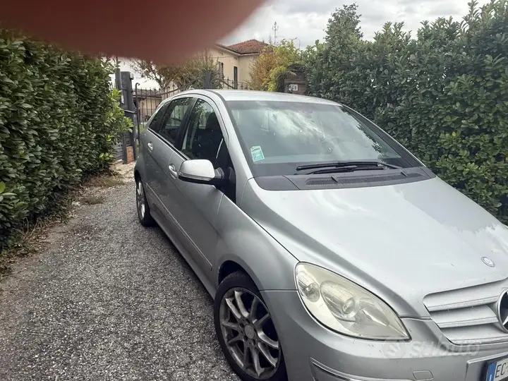 Mercedes-Benz B-Class 2010 photo 2
