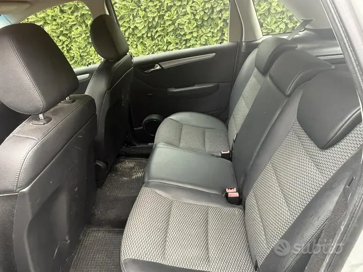Mercedes-Benz B-Class 2010 photo 4