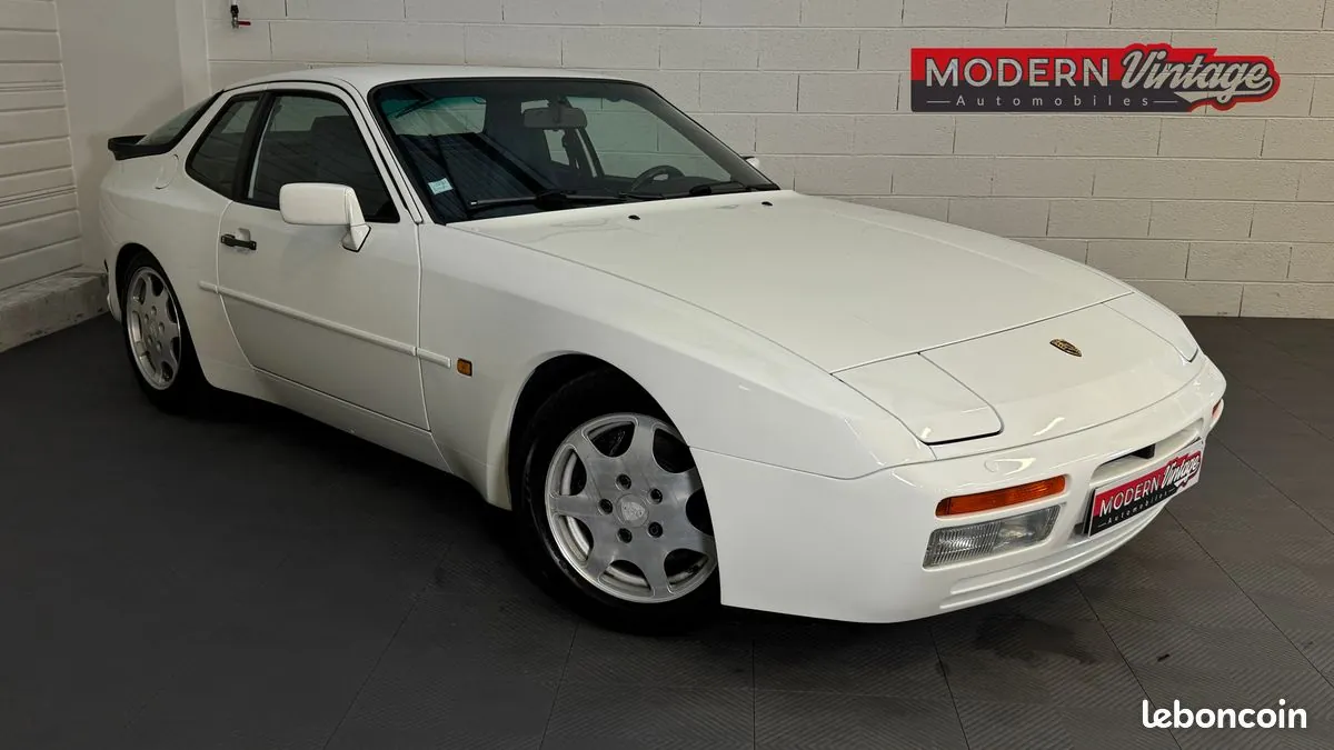 Porsche 944