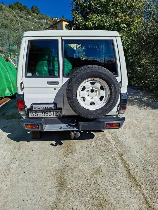 Toyota Land Cruiser 1986 photo 2