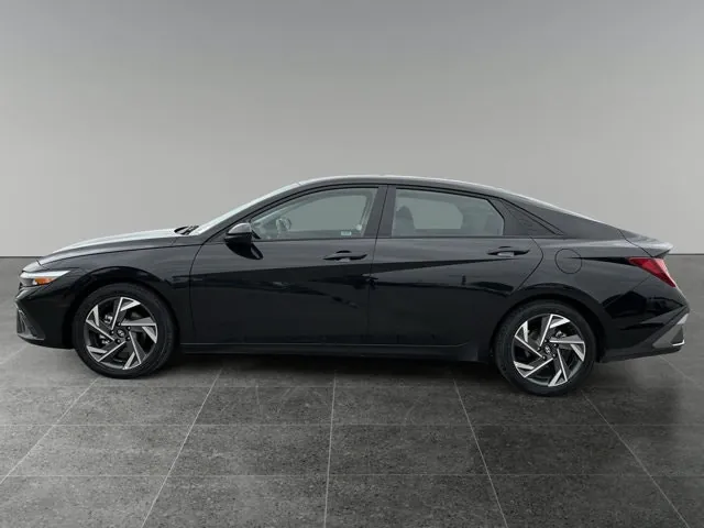 Hyundai Elantra Preferred 2025 photo 2