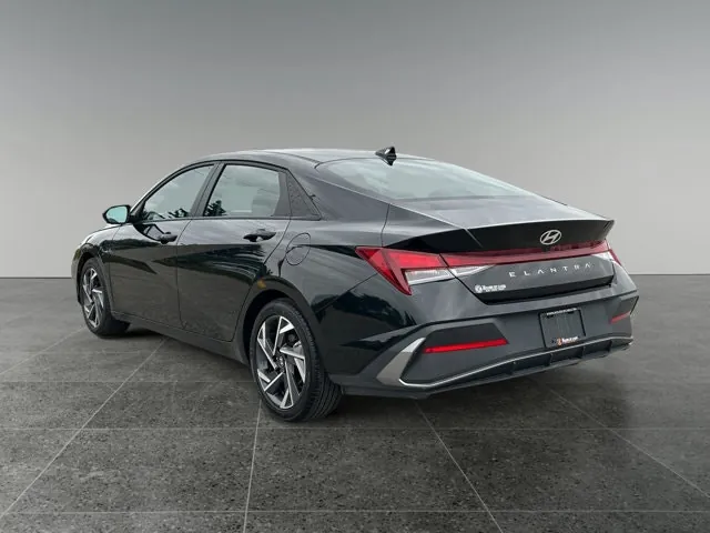 Hyundai Elantra Preferred 2025 photo 4