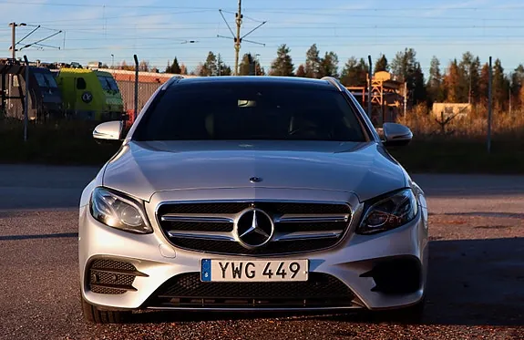 Mercedes-Benz E220 2019 photo 2