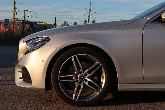 Mercedes-Benz E220 2019 photo 3