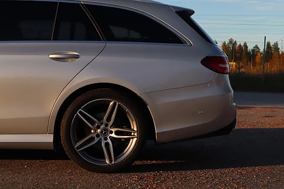 Mercedes-Benz E220 2019 photo 4