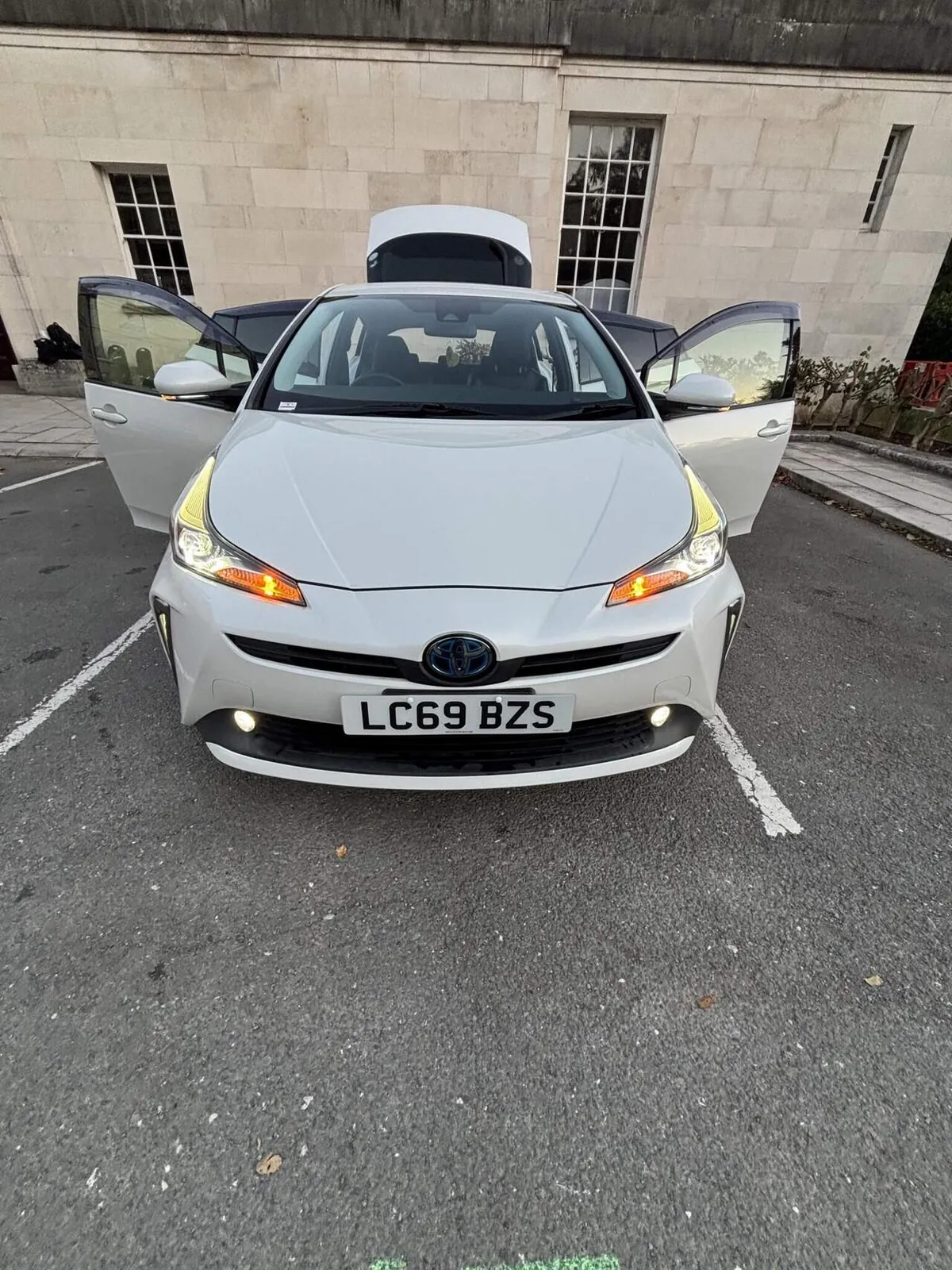 Toyota Prius 2019 photo 3