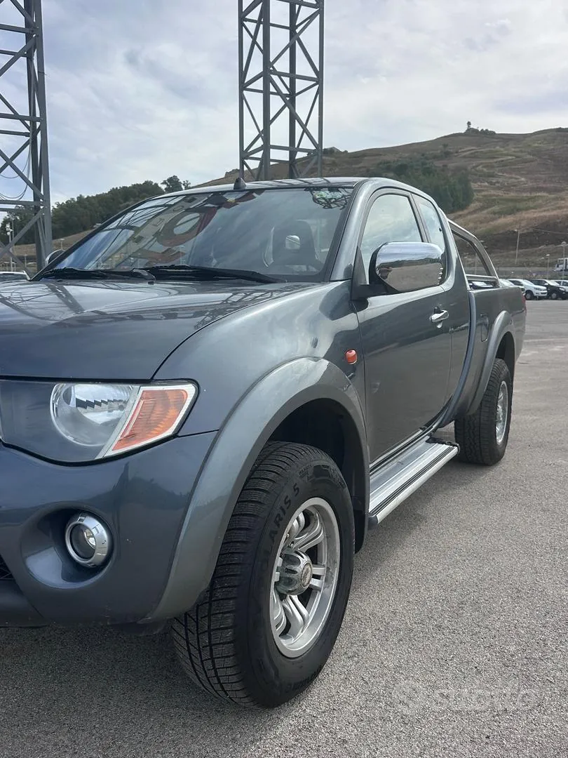 Mitsubishi L200 2006 photo 2