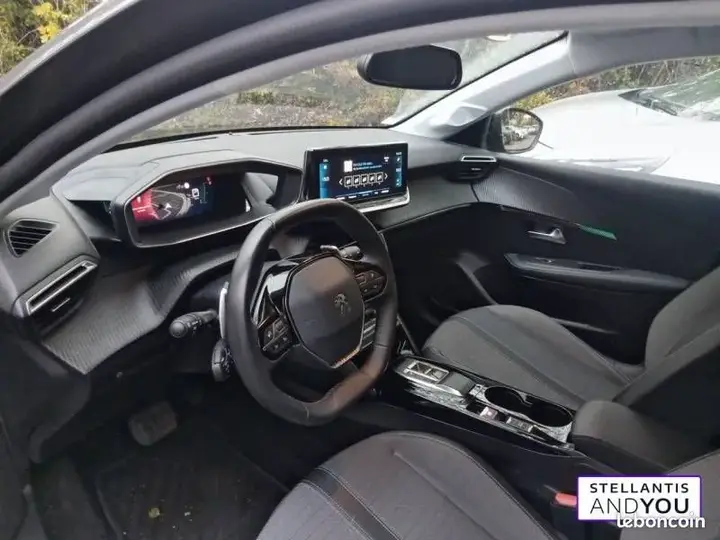 Peugeot 208 2023 photo 2