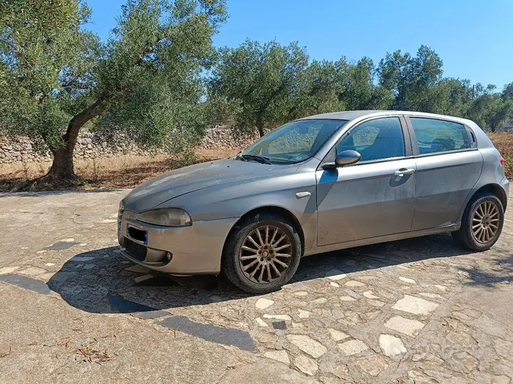 Alfa Romeo 147 2006 photo 2