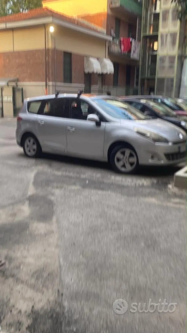 Renault Scenic 2010 photo 3