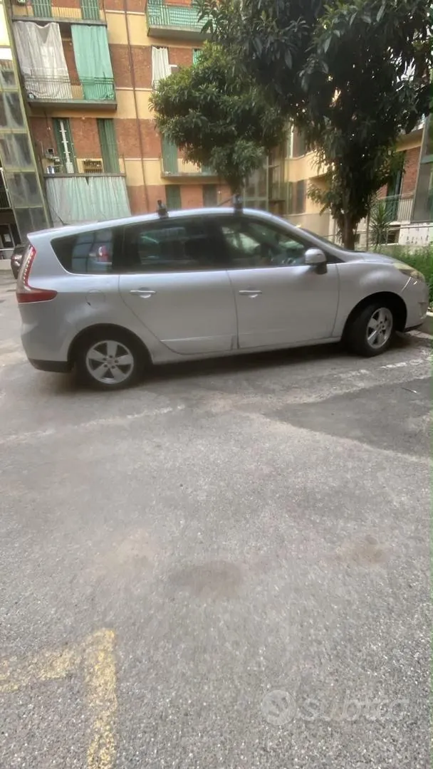 Renault Scenic 2010 photo 2