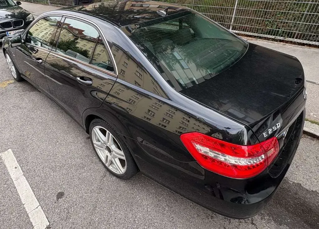 Mercedes-Benz E-Class 2009 photo 3