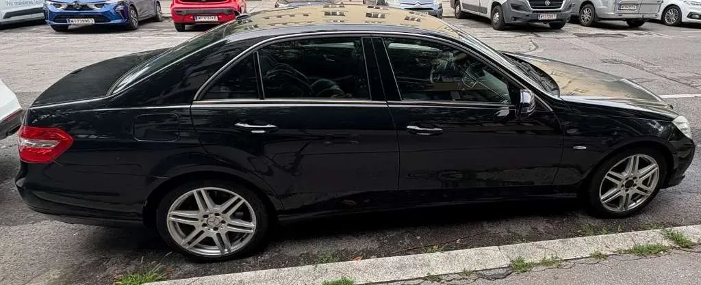 Mercedes-Benz E-Class 2009 photo 2