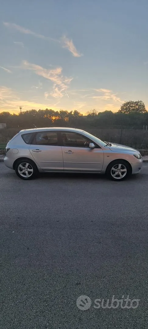 Mazda Mazda3 2005 photo 2
