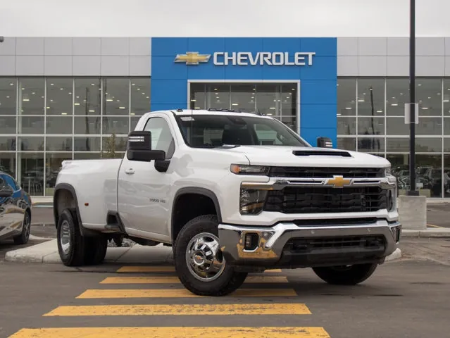 Chevrolet Silverado 3500Hd 2025 photo 2