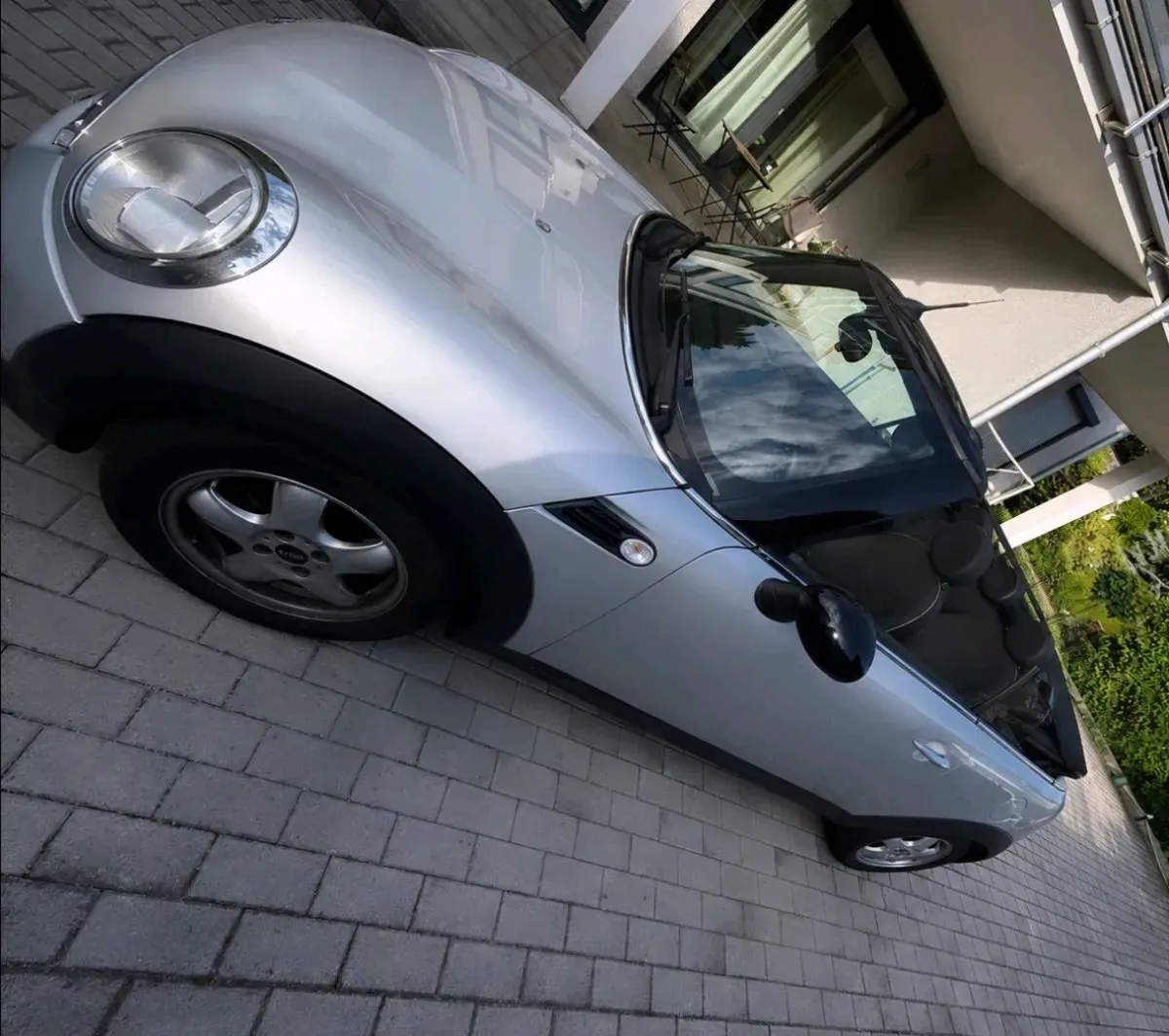 Mini Mini Cooper Cabrio 2011 photo 2